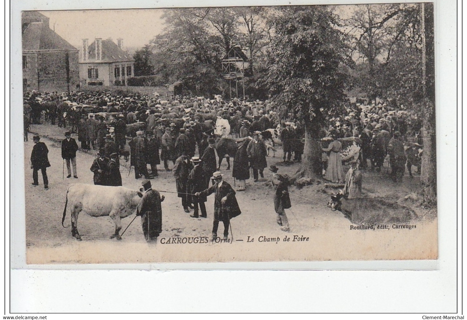 CARROUGES - Le Champ De Foire - Très Bon état - Carrouges