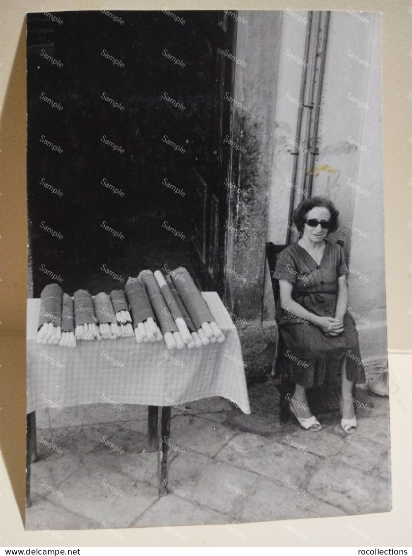 Greece Photo CORFU 1963. Woman Selling Candles - Europa