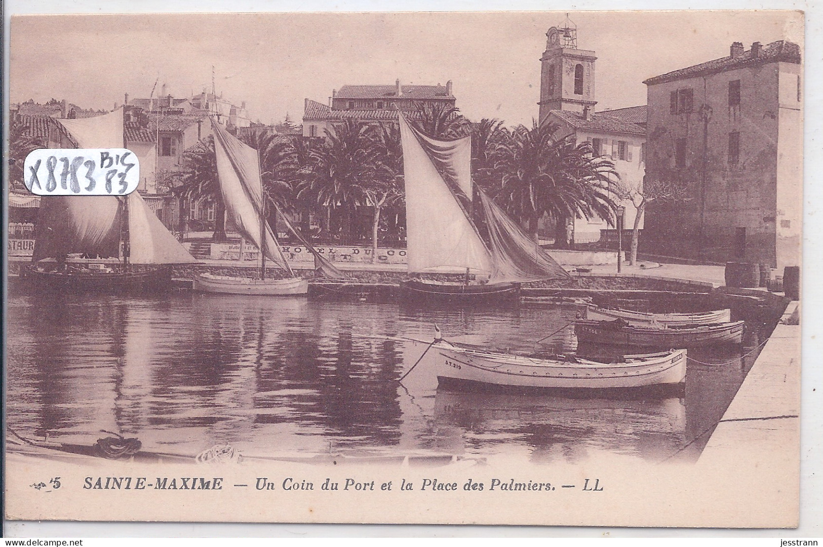 SAINTE-MAXIME- UN COIN DU PORT ET LA PLACE DES PALMIERS - Sainte-Maxime