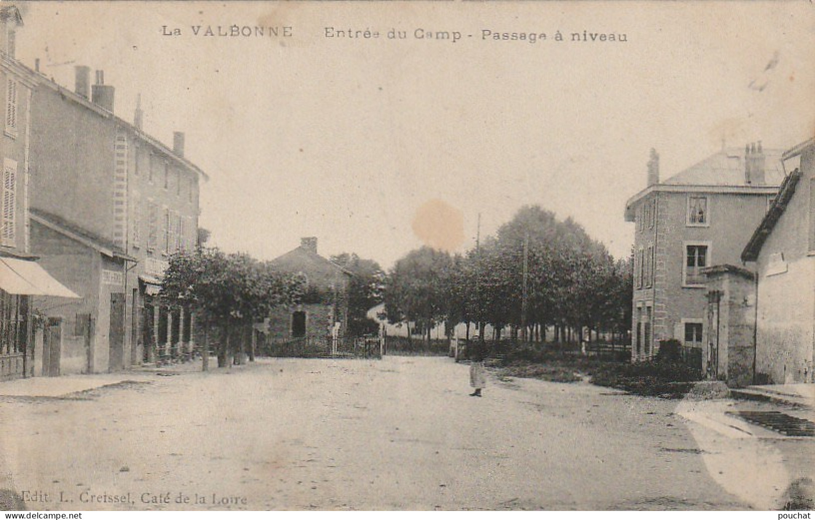 AA+ -(01) LA VALBONNE - ENTREE DU CAMP - PASSAGE A NIVEAU - TAMPON MILITAIRE 17e Régt D' INFANTERIE - Unclassified