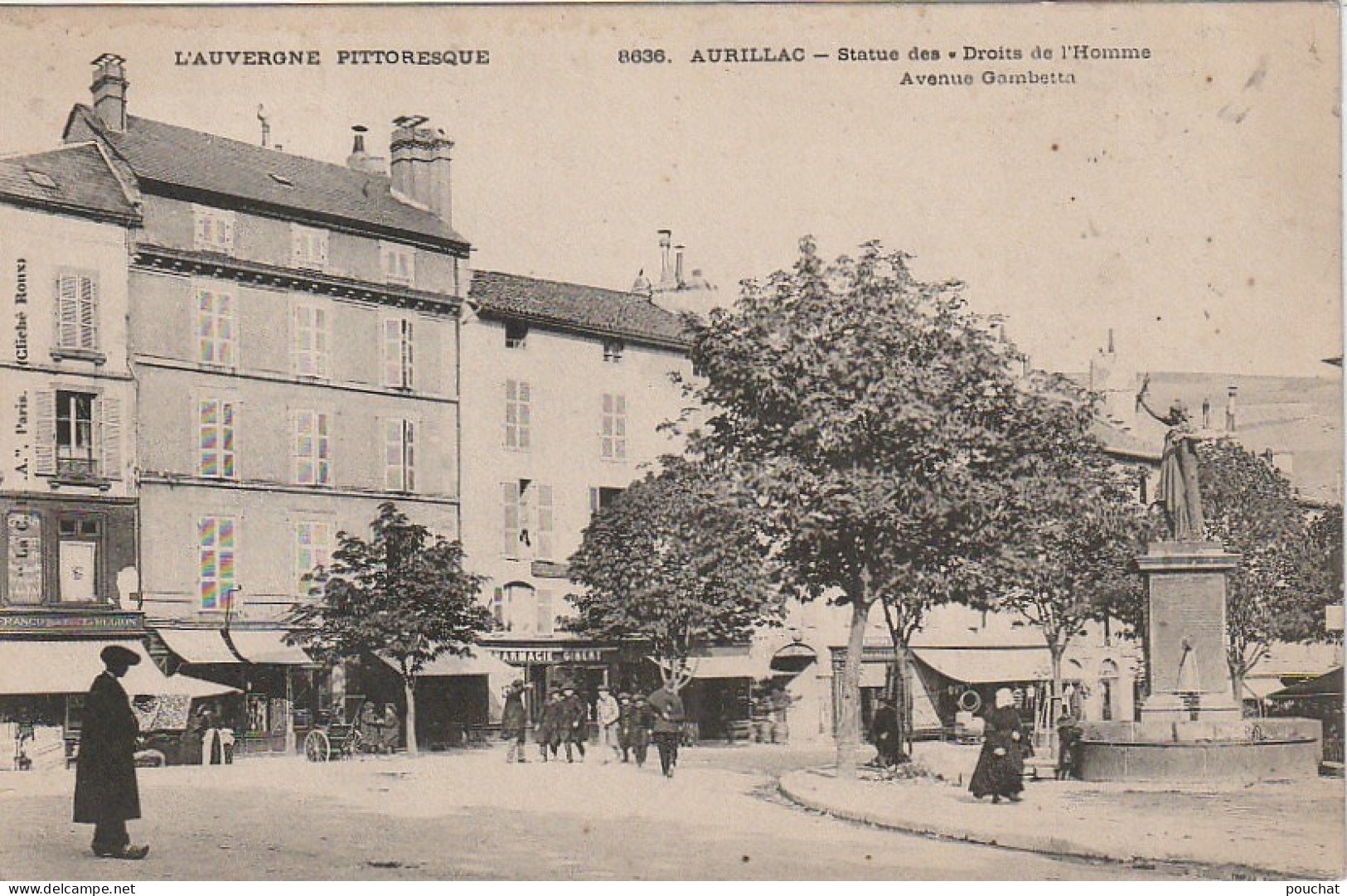 AA+ 19-(15) AURILLAC - STATUE DES " DROITS DE L' HOMME " - AVENUE GAMBETTA - ANIMATION  - COMMERCES - Aurillac