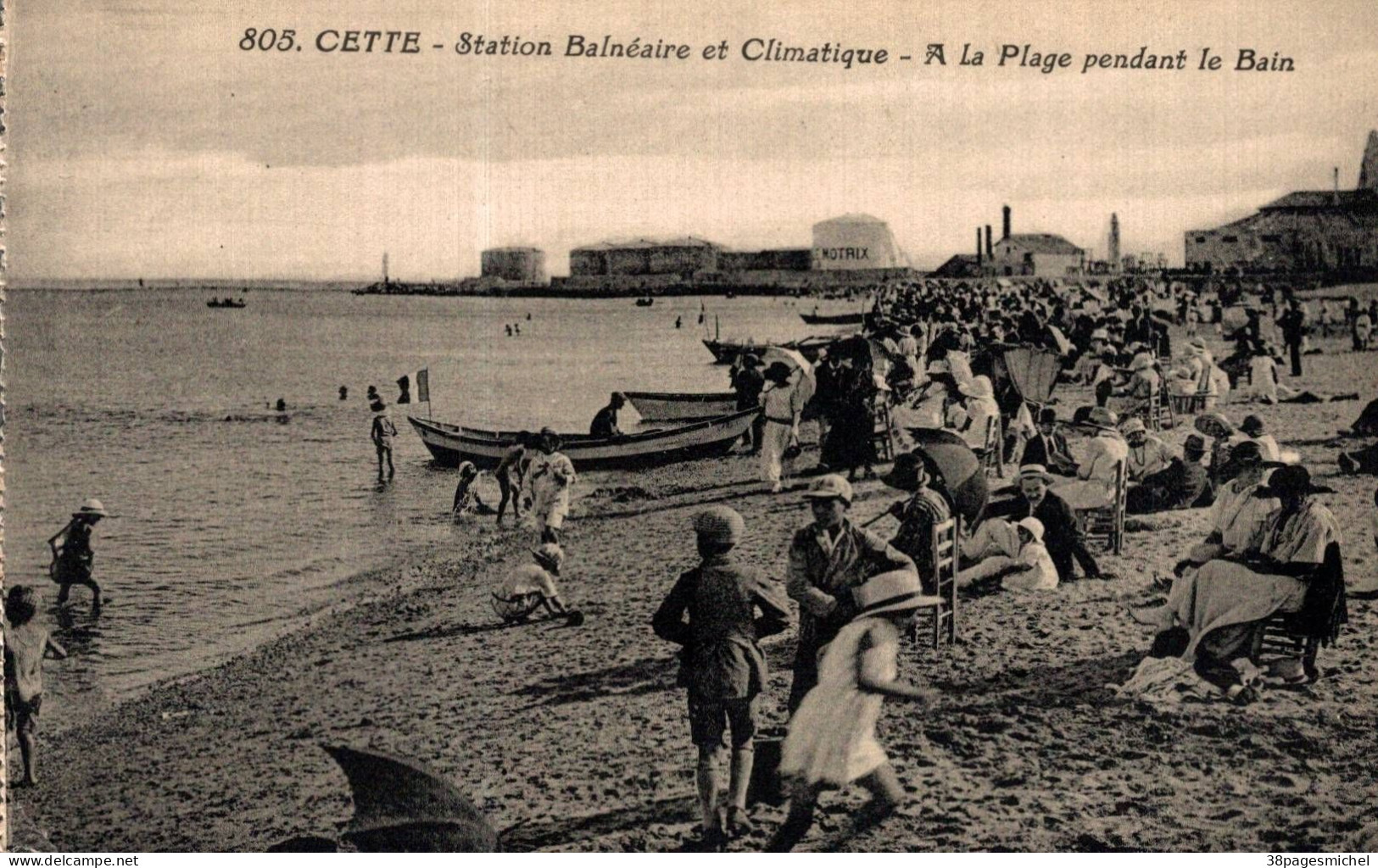 K0105 - CETTE - D34 - Station Balnéaire Et Climatique - A La Plage Pendant Le Bain - Sete (Cette)