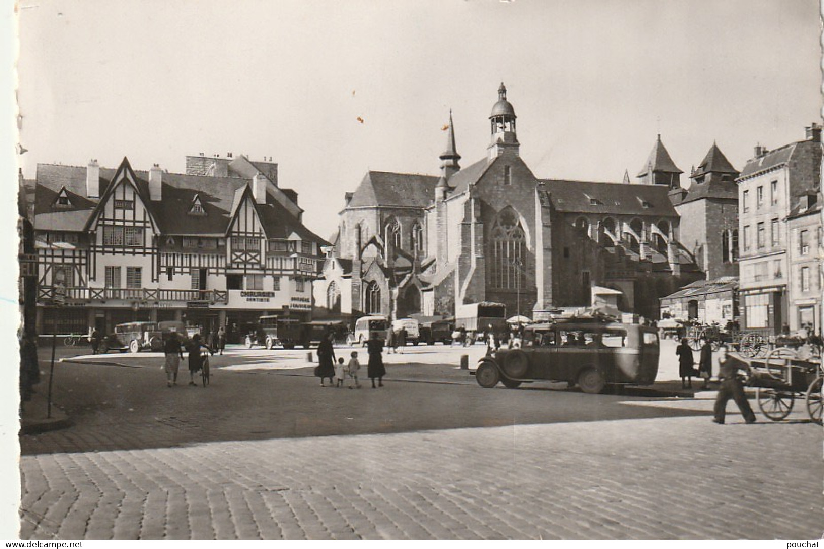 AA+ 28-(22) SAINT BRIEUC - PLACE DE GOUET ET LA CATHEDRALE - ANIMATION - AUTOBUS - Saint-Brieuc