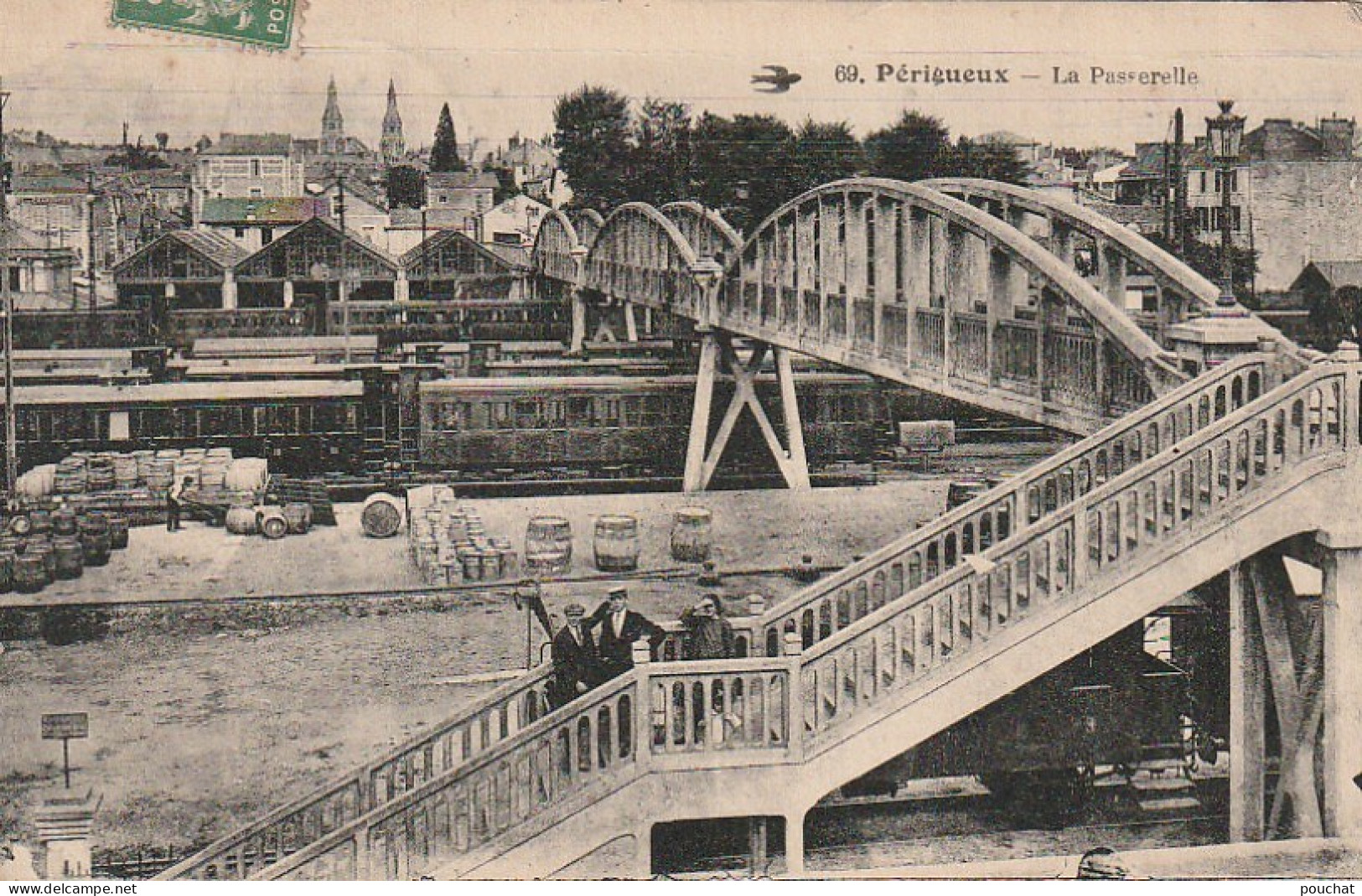 AA+ 30-(24) PERIGUEUX - LA PASSERELLE - ANIMATION - TRAINS , QUAI , MARCHANDISES ( FUTS ) - Périgueux