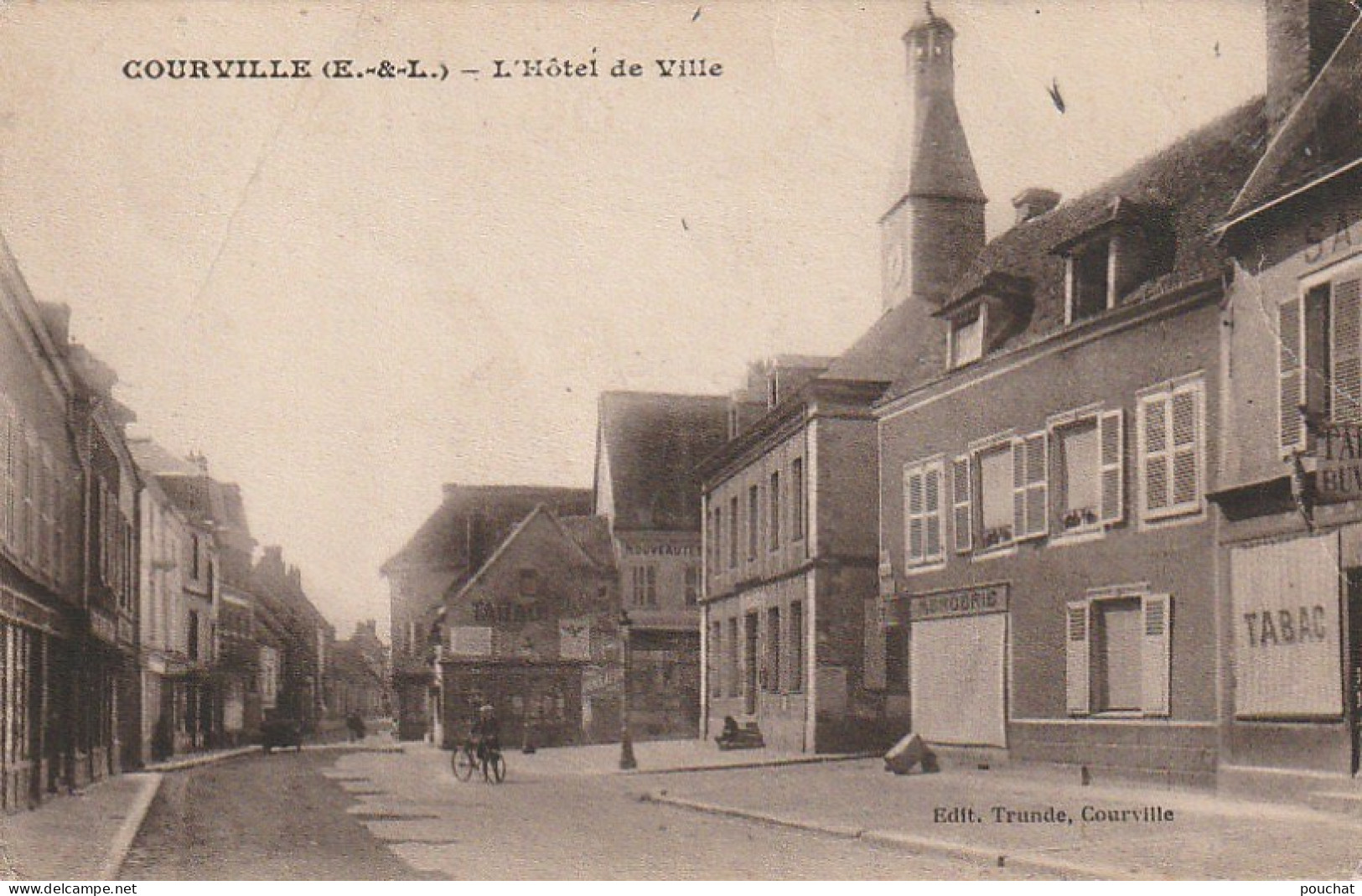 AA+ 34-(28) COURVILLE - L' HOTEL DE VILLE - COMMERCES - Courville