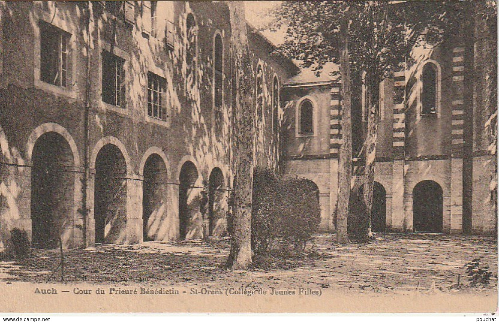 AA+ 42-(32) AUCH - COUR DU PRIEURE BENEDICTIN - ST ORENS ( COLLEGE DE JEUNES FILLES ) - Auch