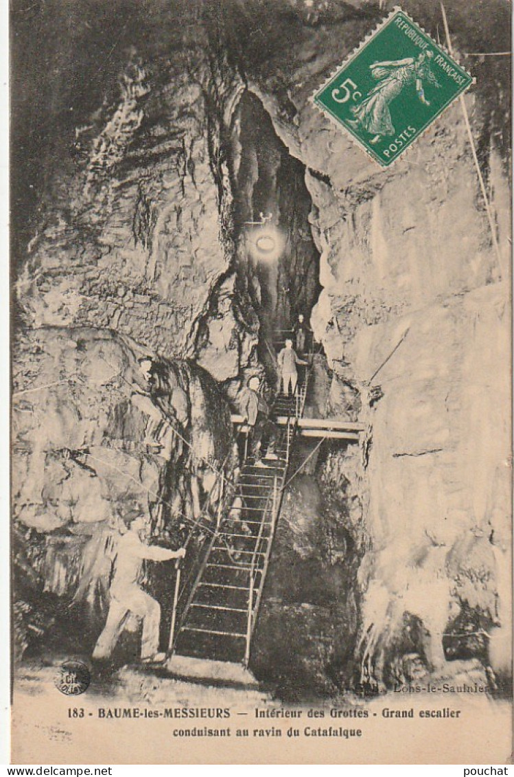 AA+ 55-(39) BAUME LES MESSIEURS - INTERIEUR DES GROTTES - GRAND ESCALIER CONDUISANT AU RAVIN DU CATAFALQUE - ANIMATION - Baume-les-Messieurs