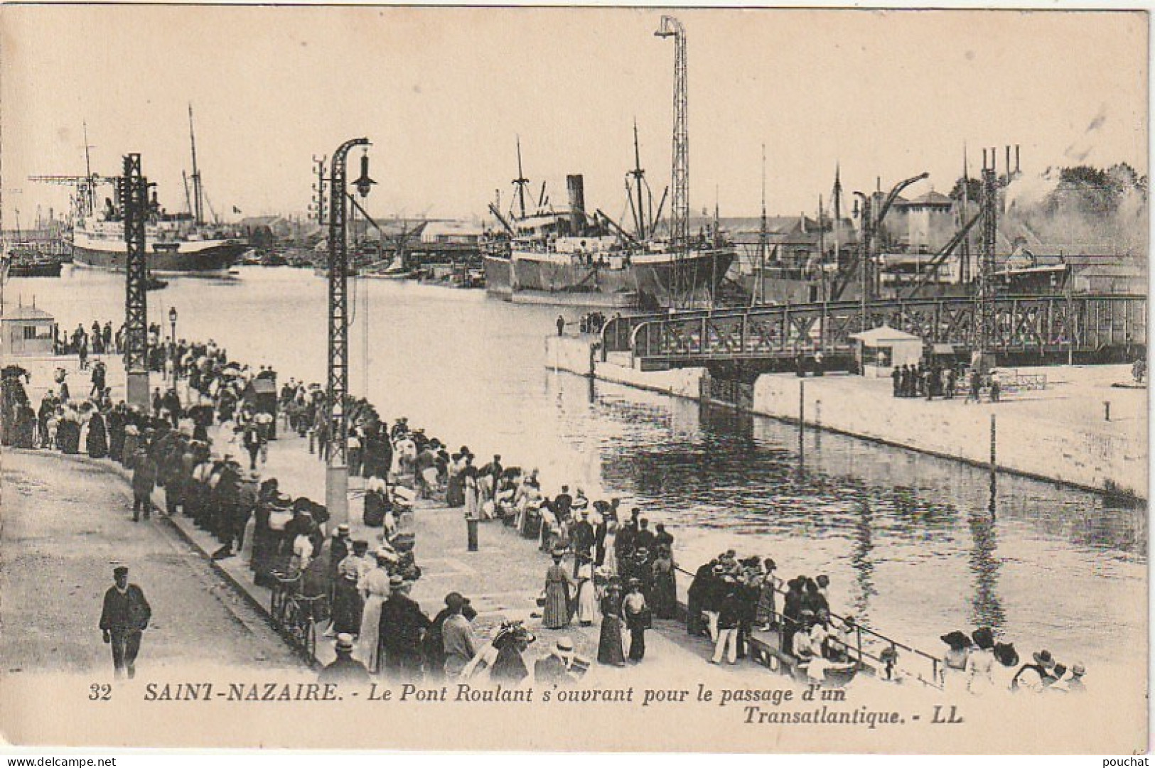 AA+ 60-(44) SAINT NAZAIRE - LE PONT ROULANT S'OUVRANT POUR LE PASSAGE D'UN TRANSATLANTIQUE - ANIMATION - Saint Nazaire