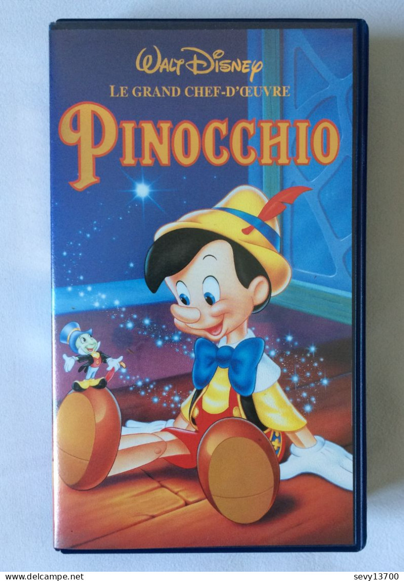 10 cassettes VHS Walt Disney Toy Story, Roi Lion, Pinocchio, Peter Pan, Basil