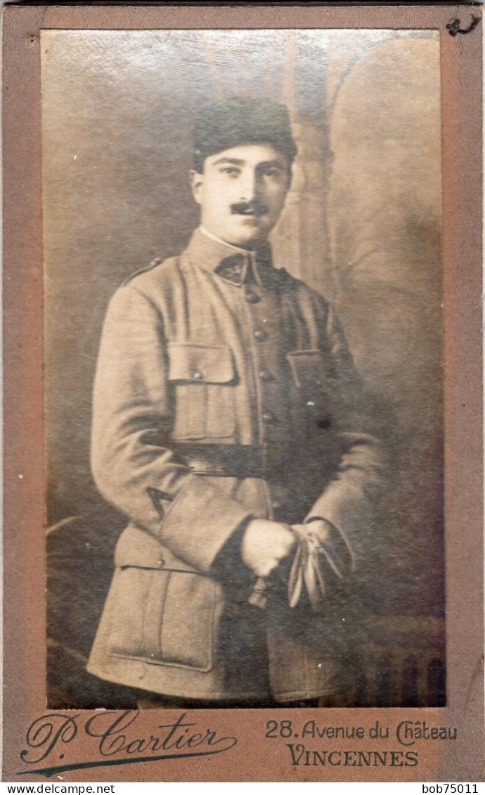 Photo CDV D'un Sous-officiers Francais Du 34 éme Régiment D'infanterie Dans Un Studio Photo A Vincennes - Guerre, Militaire