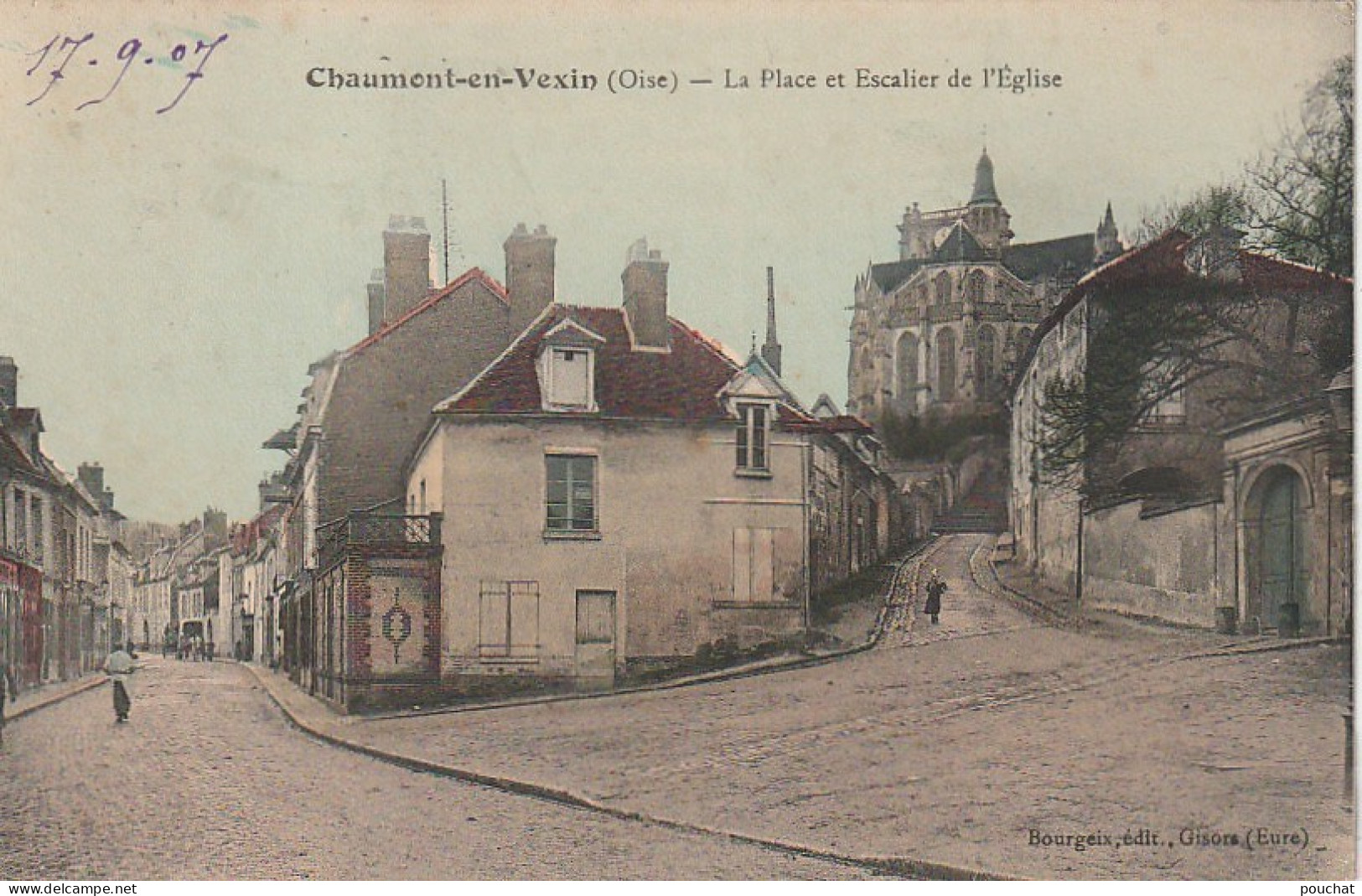 AA+ 76-(60) CHAUMONT EN VEXIN - LA PLACE ET ESCALIER DE L'EGLISE - CARTE COLORISEE - Chaumont En Vexin