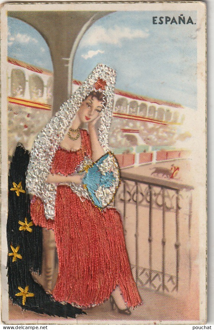 AA+ 79- ESPANA - CARTE BRODEE - FEMME AvEC MANTILLE ET EVENTAIL AUX ARENES - ILLUSTRATEUR - Bekende Personen