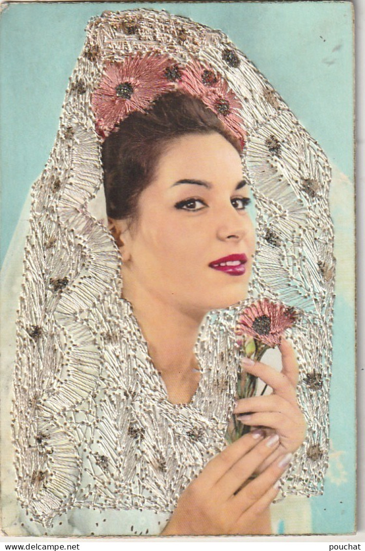 AA+ 79- ESPANA - PORTRAIT DE FEMME AVEC MANTILLE  - CARTE BRODEE AVEC  BRILLANTS  - Bekende Personen