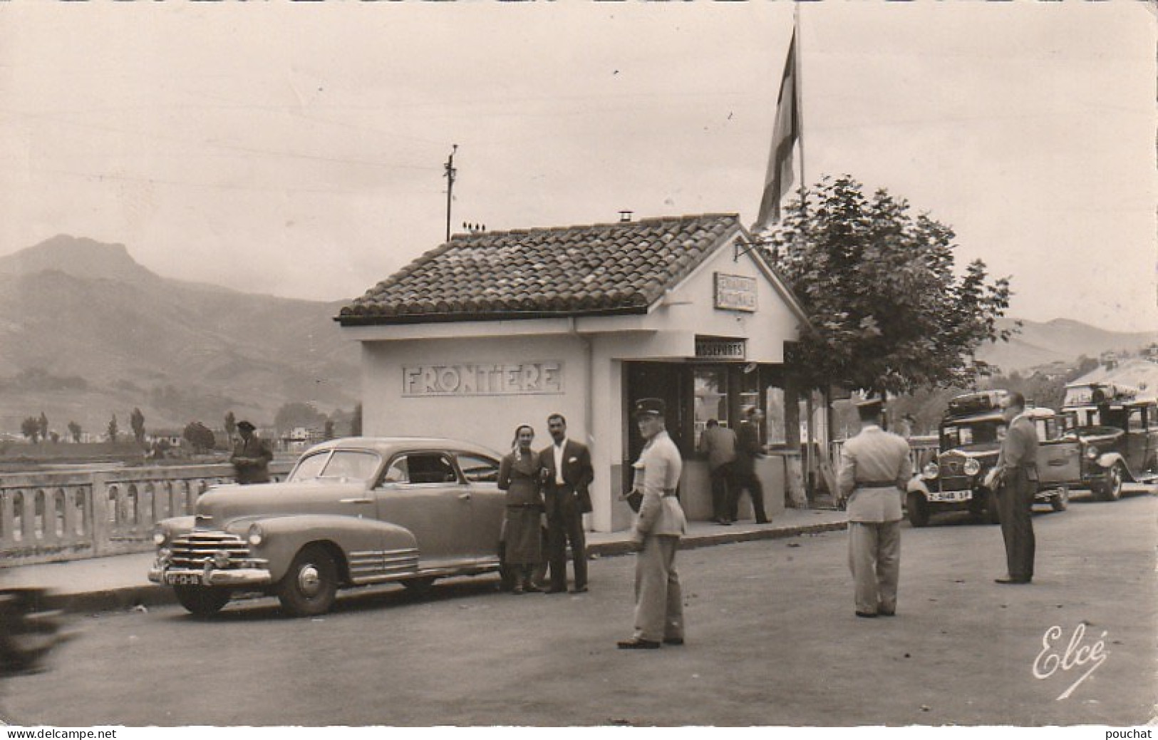 AA+ 83-(64) HENDAYE - LE POSTE FRONTIERE  FRANCAIS - VISITE DE LA DOUANE  - AUTOMOBILE CHEVROLET - Hendaye