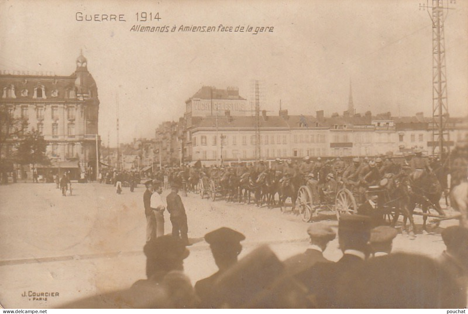 AA+ 107-(80) GUERRE 1914 - ALLEMANDS A AMIENS EN FACE DE LA GARE - CORRESPONDANCE MOURMELON OCTOBRE 1914 - Amiens