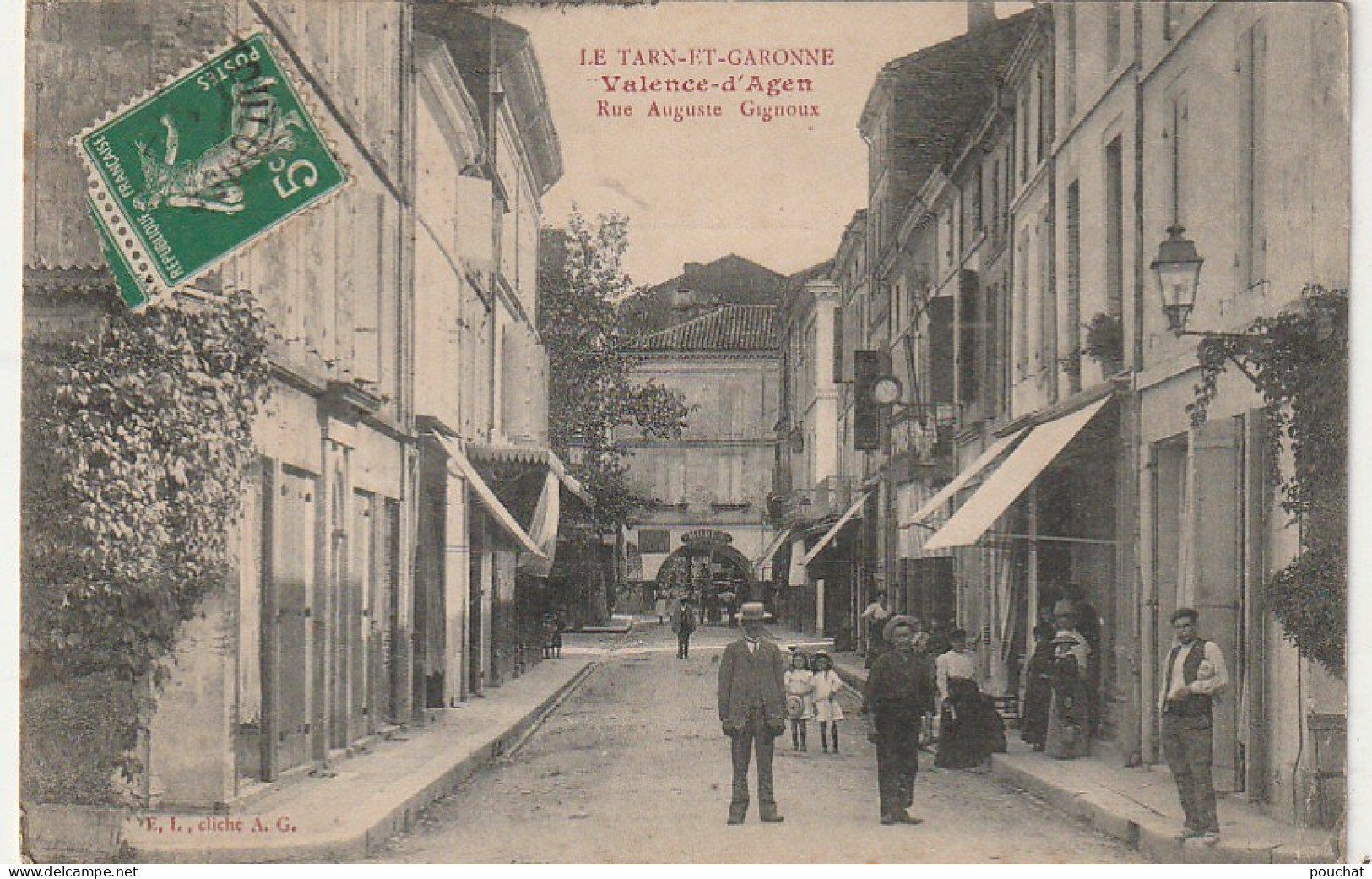 AA+ 109-(82) VALENCE D'AGEN - RUE AUGUSTE GIGNOUX - ANIMATION - COMMERCES - Valence