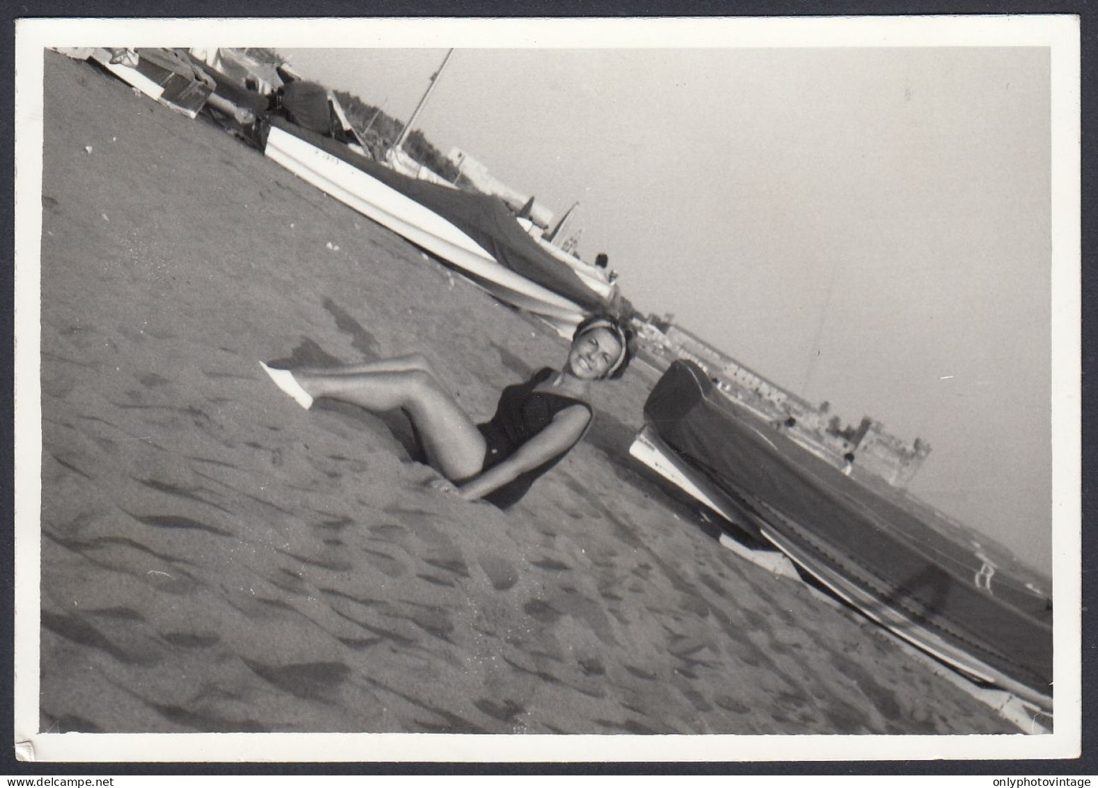Italia 1960, Vasto (CH), Turista In Spiaggia, Foto Epoca, Vintage Photo - Orte