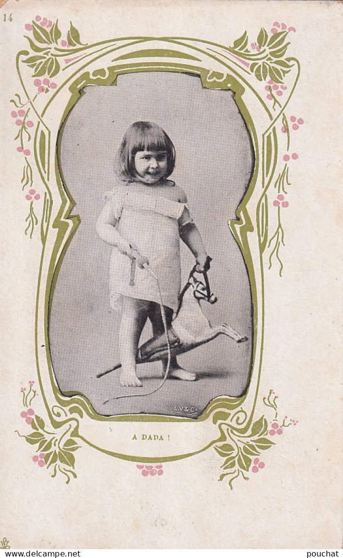 AA+ 126- " A DADA " - ENFANT AVEC  CHEVAL DE BOIS ET FOUET - DECOR  ART NOUVEAU - CARTE PUB. CHICOREE VOELCKER , BAYON  - Abbildungen