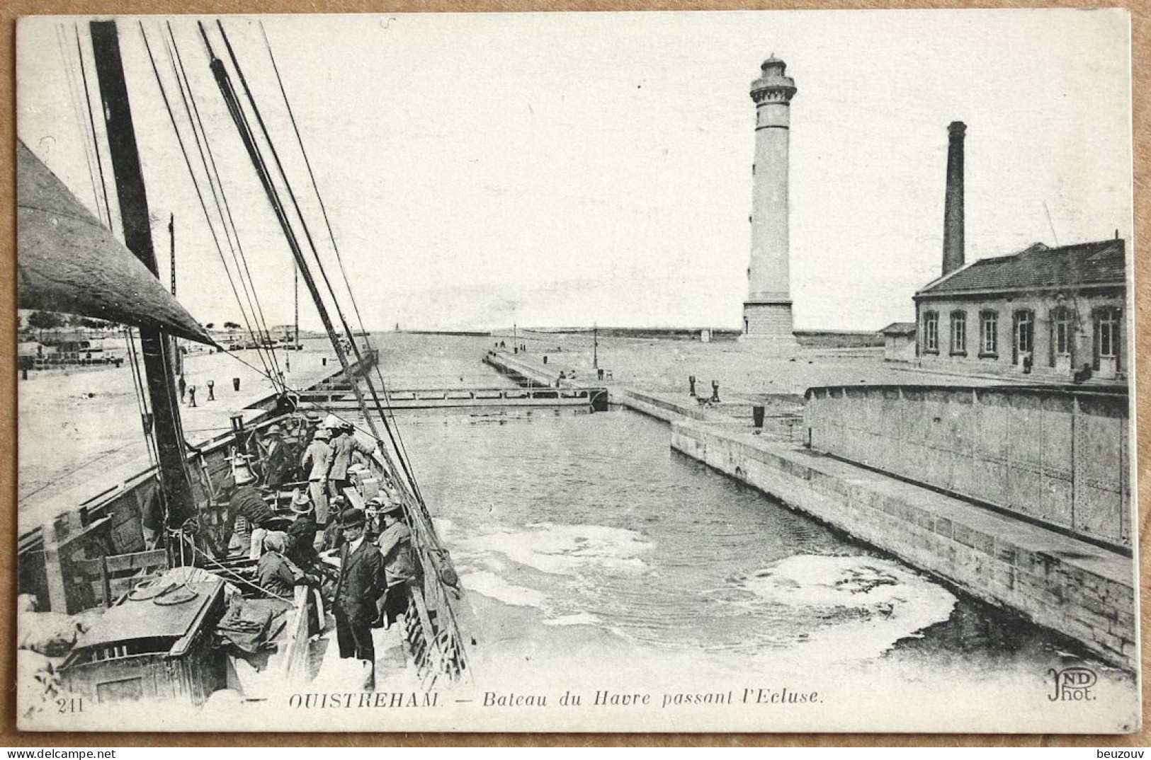 CP OUISTREHAM Bateau Du Havre Passant L'Ecluse - Ouistreham