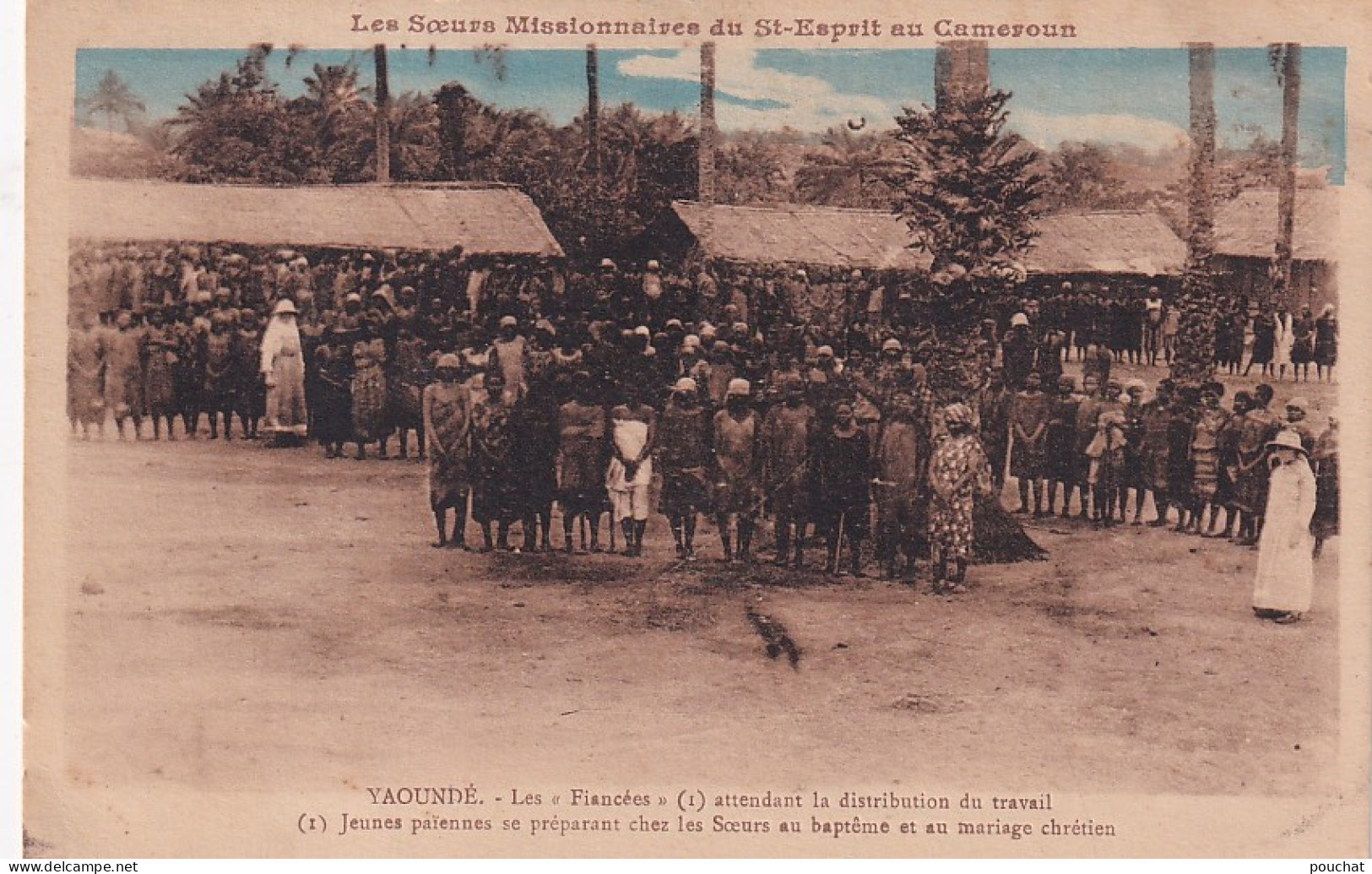 AA+ 131- YAOUNDE , CAMEROUN - LES " FIANCEES " ATTENDANT LA DISTRIBUTION DU TRAVAIL - SOEURS MISSIONNAIRES DU ST ESPRIT - Camerún