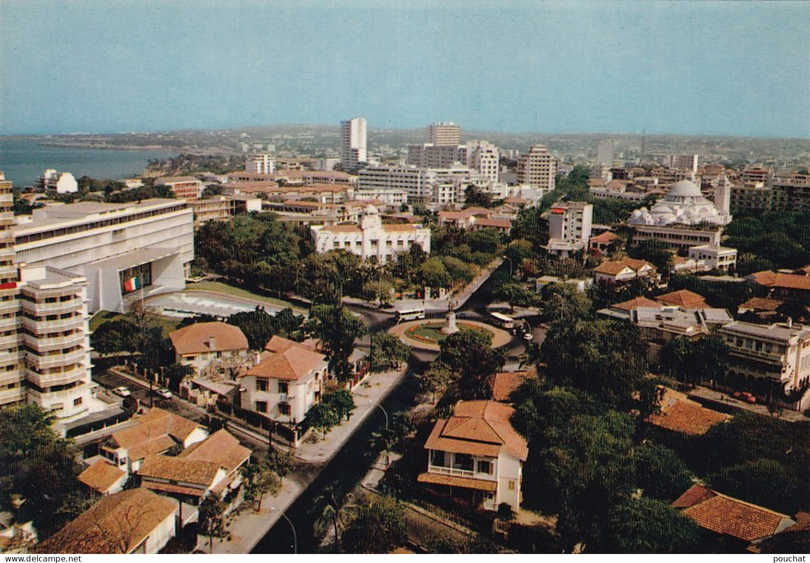 AA+ 131- DAKAR , SENEGAL - VUE AERIENNE - AU PREMIER PLAN  , L'ASSEMBLEE NATIONALE - Senegal