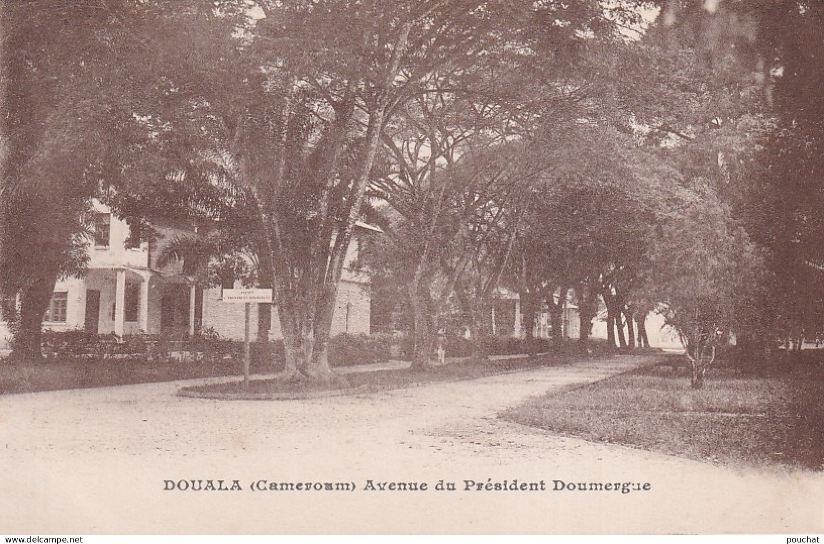 AA+ 131- DOUALA , CAMEROUN - AVENUE DU PRESIDENT DOUMERGUE - Kameroen