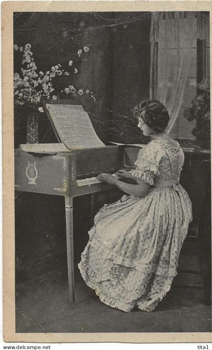 5466 - Jeune Dame Au Piano - Women