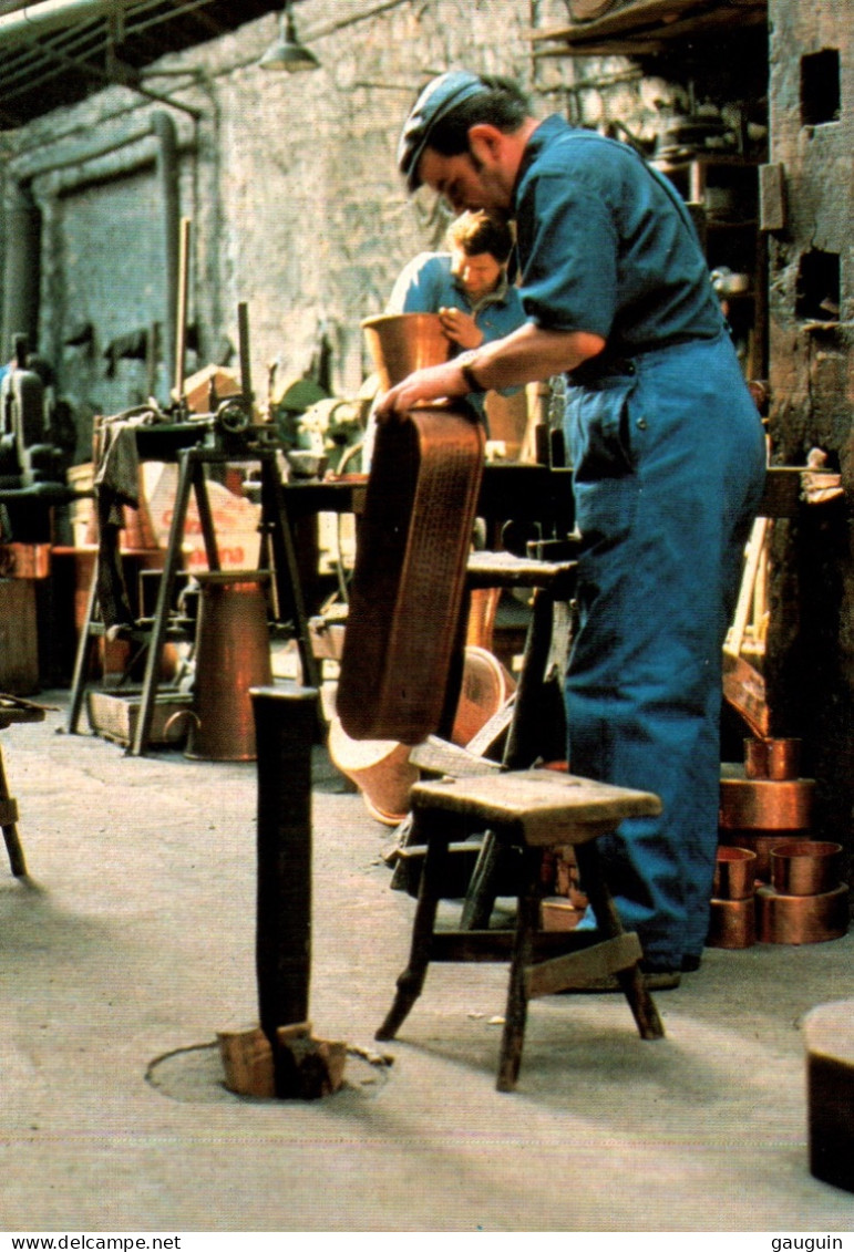 CPM - VILLEDIEU-les-POELES - Atelier Du Cuivre - La Dinanderie Martelage D'une Poissonnière - Edition Artaud - Industry