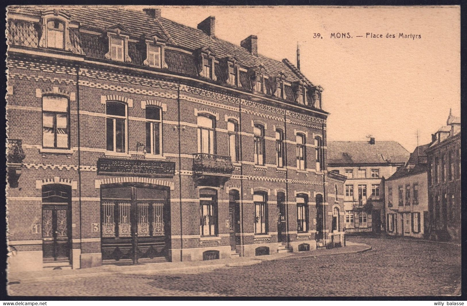 +++ CPA - MONS - Place Des Martyrs   // - Mons
