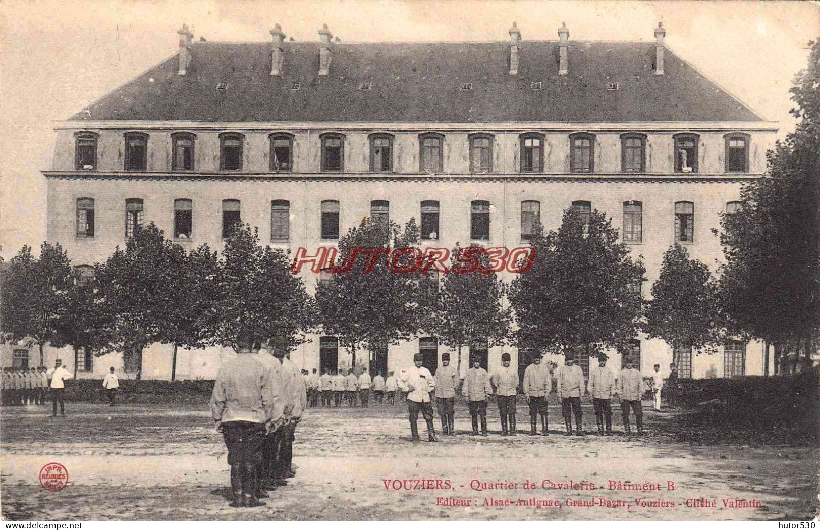 CPA VOUZIERS - QUARTIER DE CAVALERIE - Vouziers