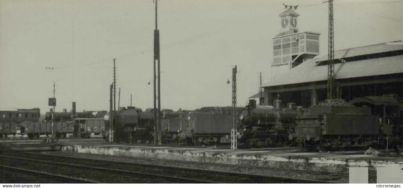 Reproduction - Halls Intermédiaires - Dépôt Amiens, Sept. 1954 - Trains