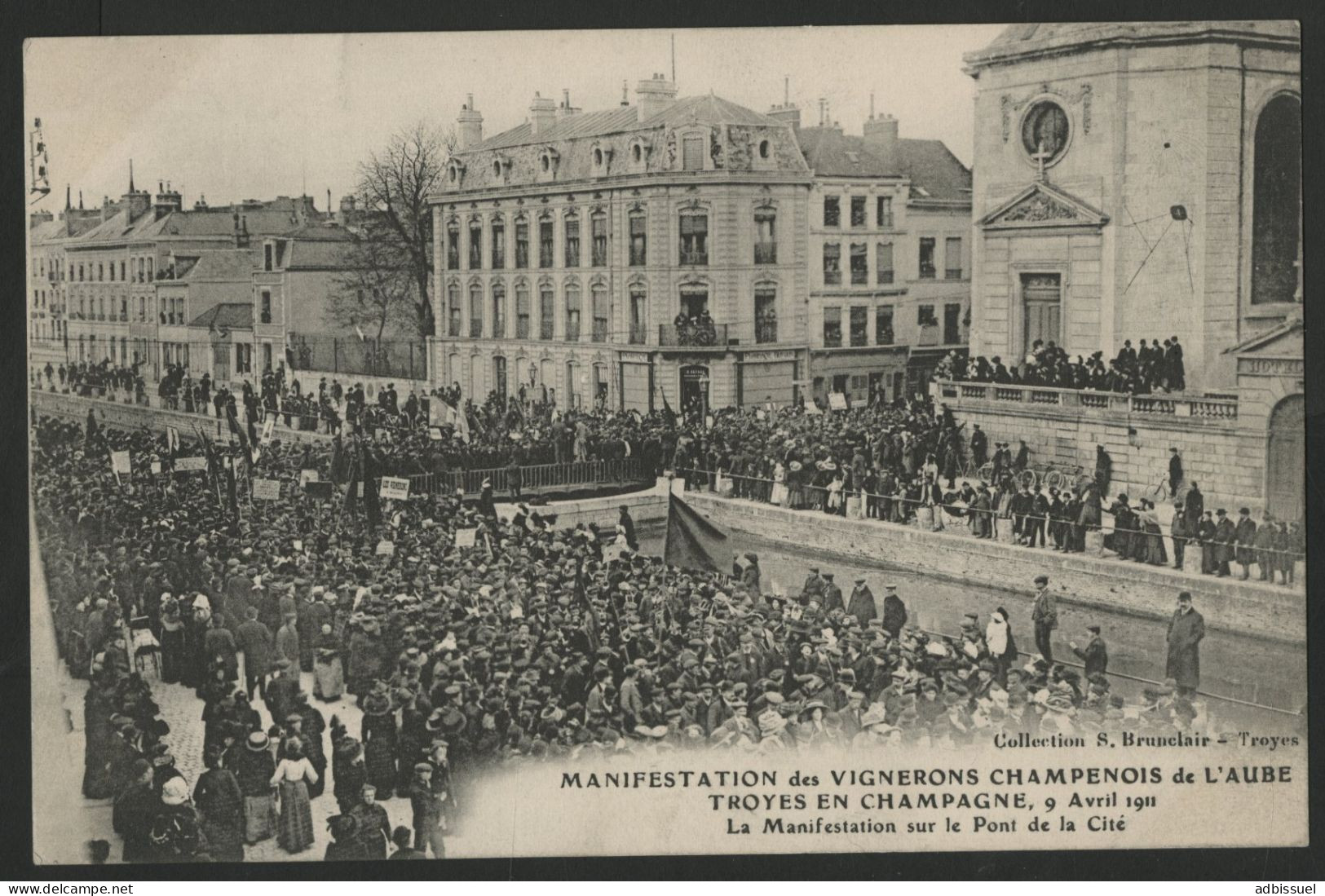 Manifestations Viticoles Champagne, La Manifestation Sur Le Pont De La Cité (Troyes) - Troyes