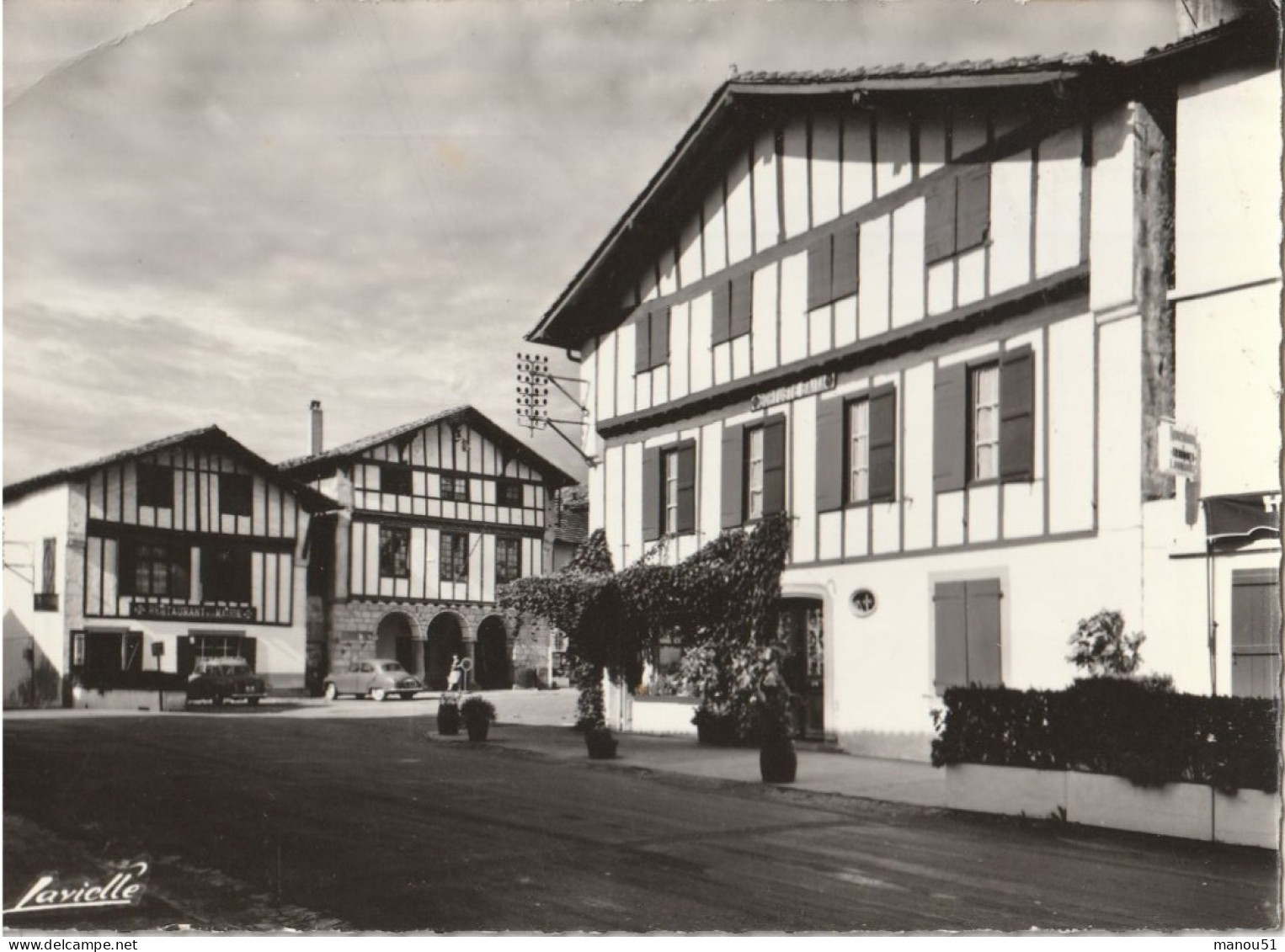 URRUGNE - CPSM : Place De La Mairie - Autres & Non Classés