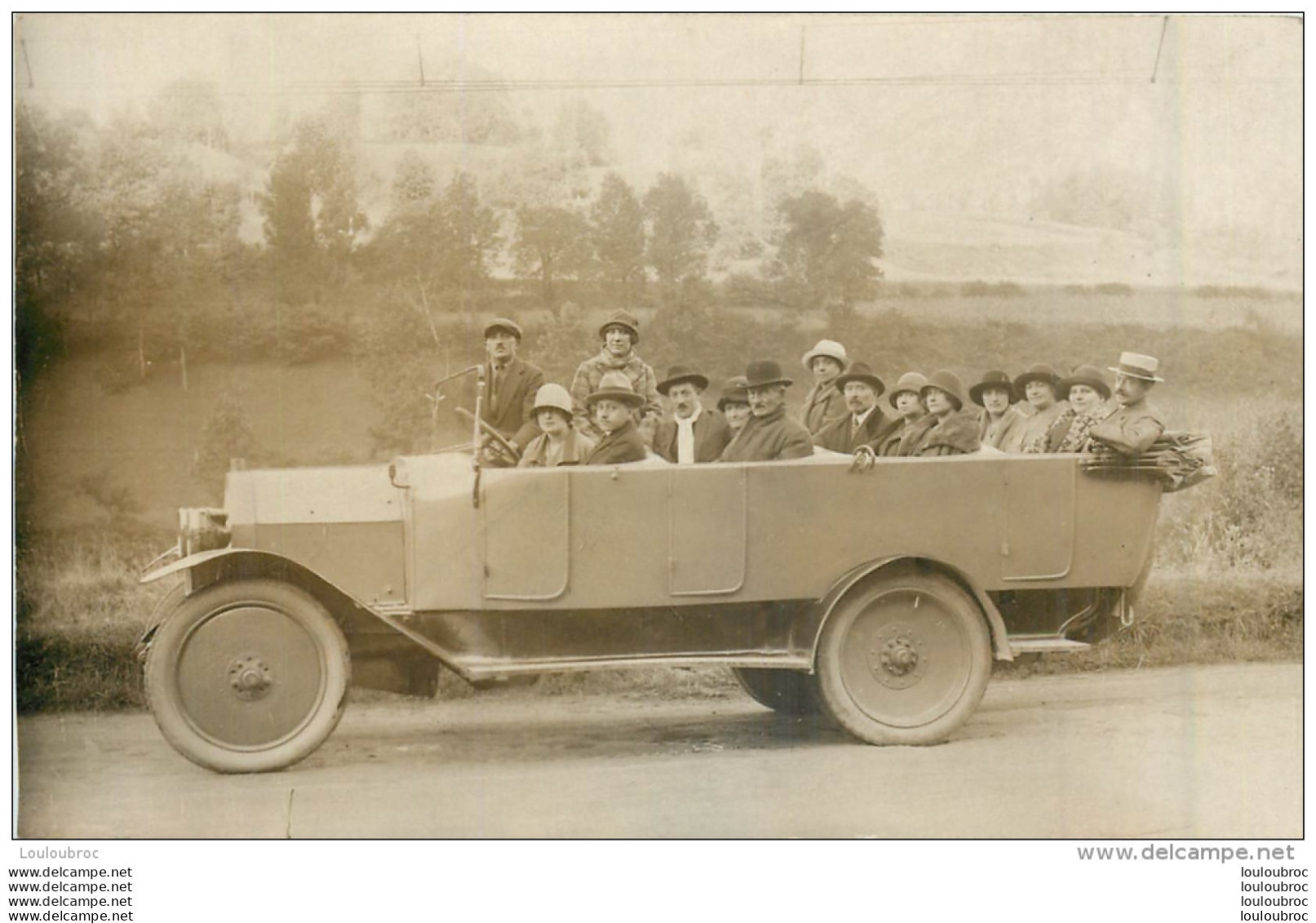 CARTE PHOTO AUTOCAR LIEU NON IDENTIFIE - Autobus & Pullman