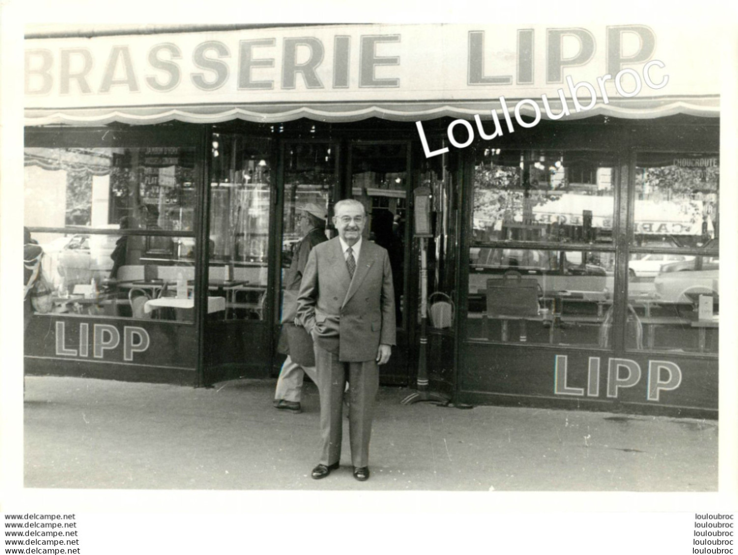 PARIS SAINT GERMAIN DES PRES BRASSERIE LIPP DECES DE ROGER CAZES 04/1987 PHOTO  DE PRESSE AGENCE  ANGELI 29X21CM REF1 - Orte