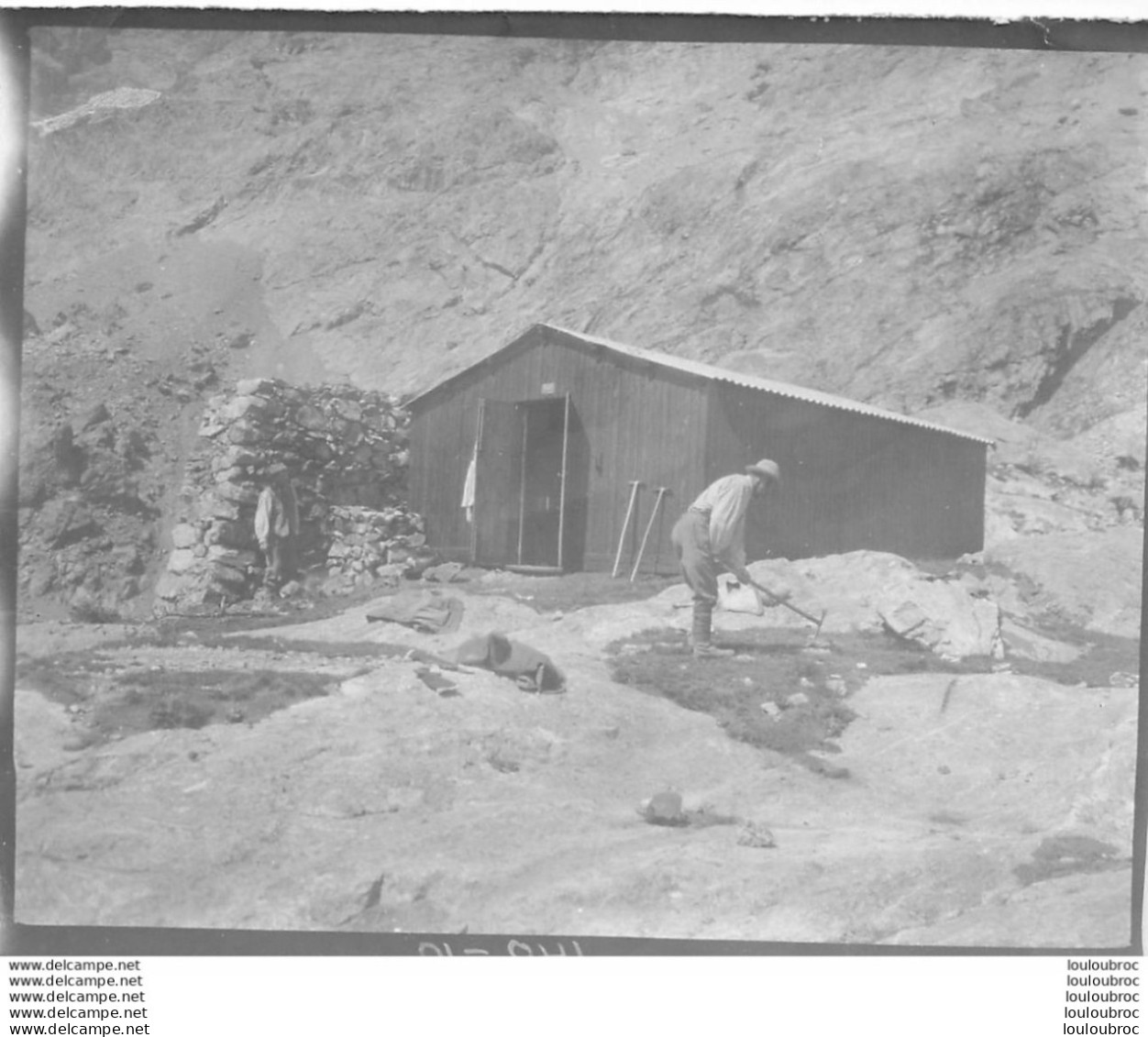 MONTAGNE HOMME AU TRAVAIL  ANNEE 1900 PHOTO ORIGINALE 13X10 CM  M18 - Orte