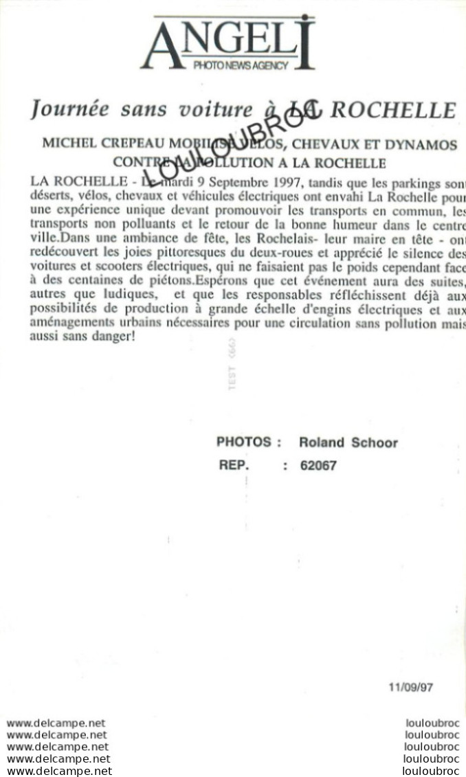 LA ROCHELLE JOURNEE SANS VOITURE MAIRE MICHEL CREPEAU 09/1997 PHOTO DE PRESSE AGENCE  ANGELI 27 X 18 CM Ref2 - Orte