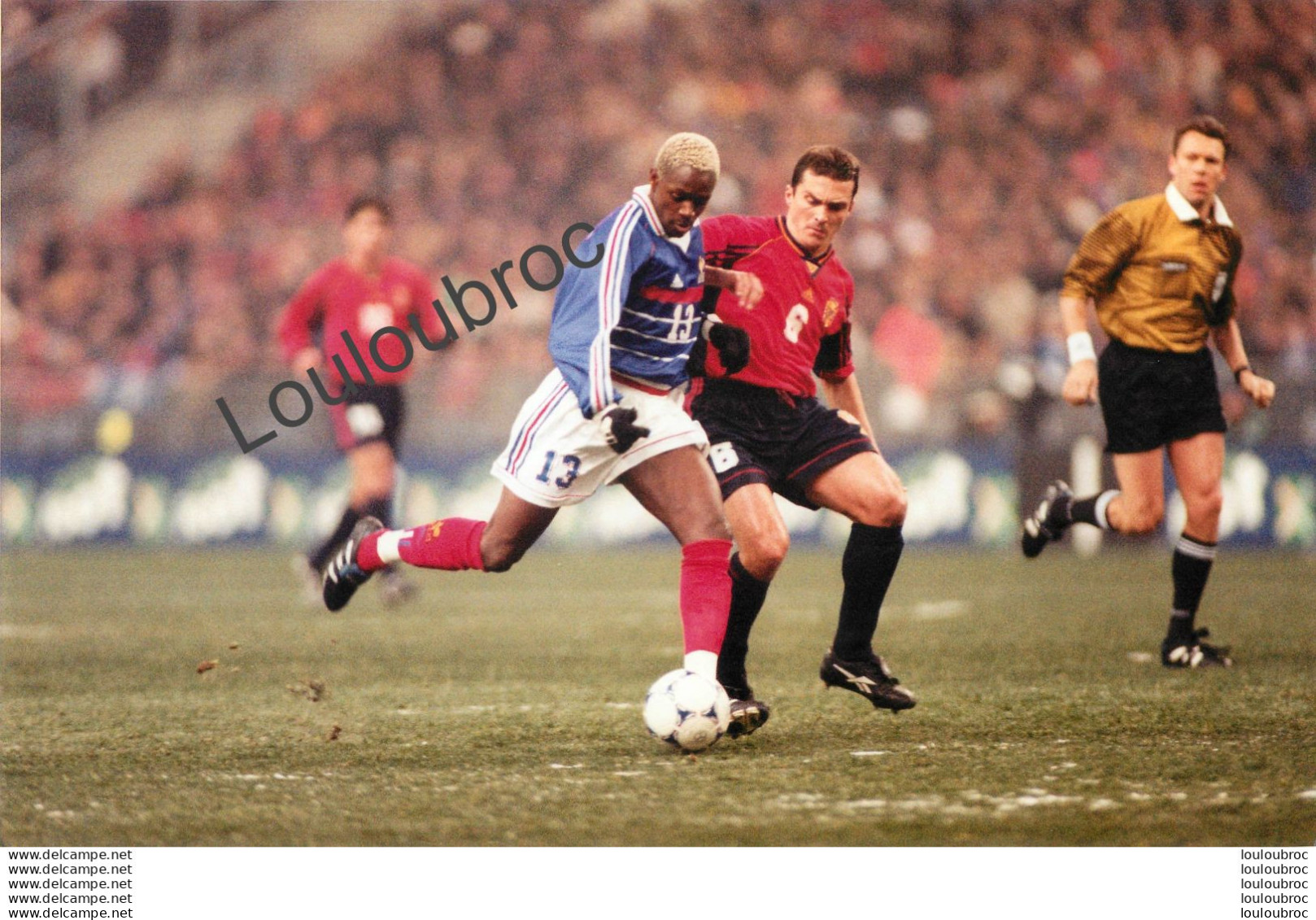 FOOTBALL FRANCE ESPAGNE 28/01/1998 PREMIER MATCH AU STADE DE FRANCE BA   PHOTO DE PRESSE AGENCE  ANGELI 27 X18cm Ref1 - Deportes