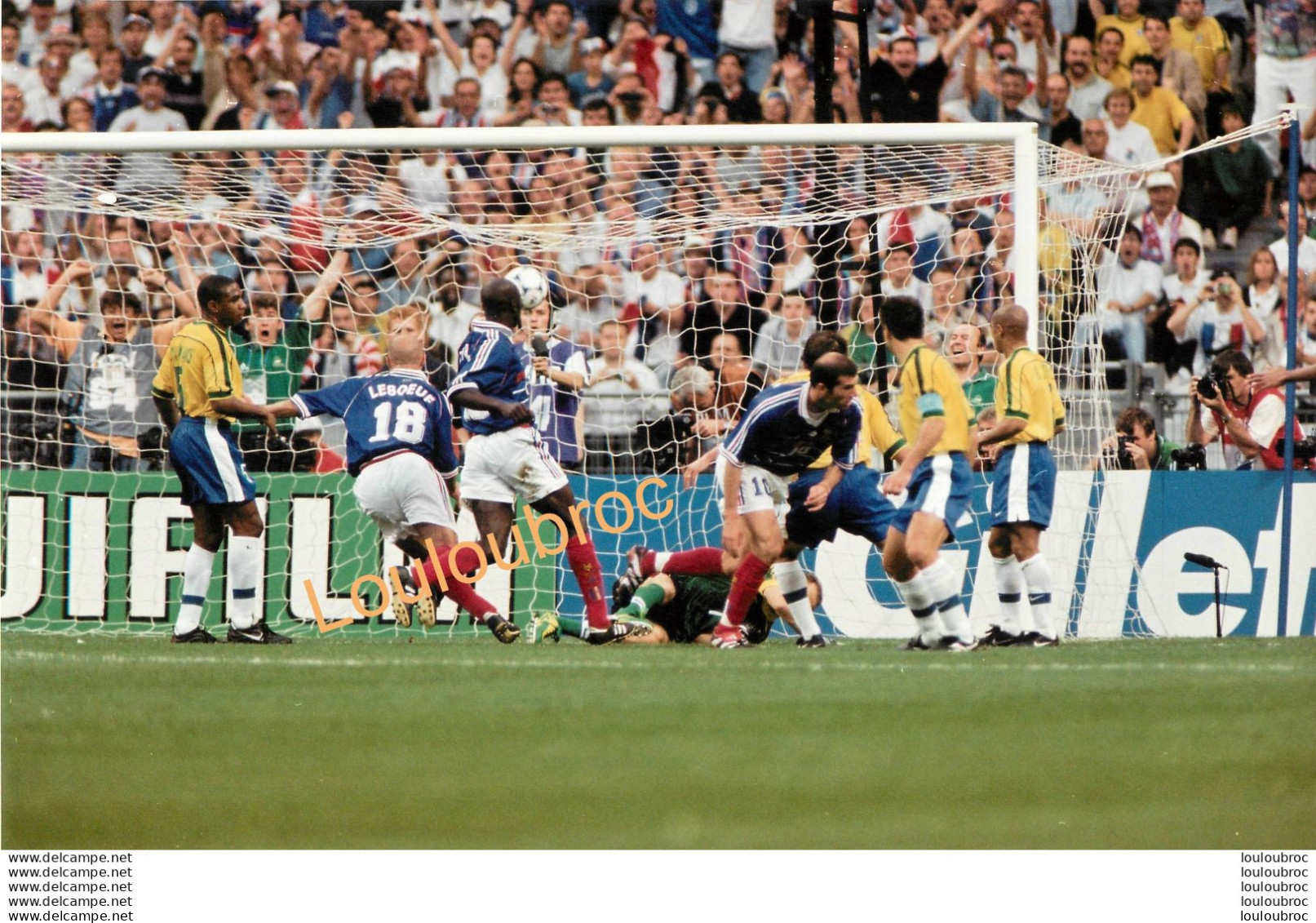 FINALE DE LA COUPE DU MONDE 1998 BUT DE ZIDANE PHOTO DE PRESSE AGENCE  ANGELI 27 X 18 CM Ref4 - Deportes