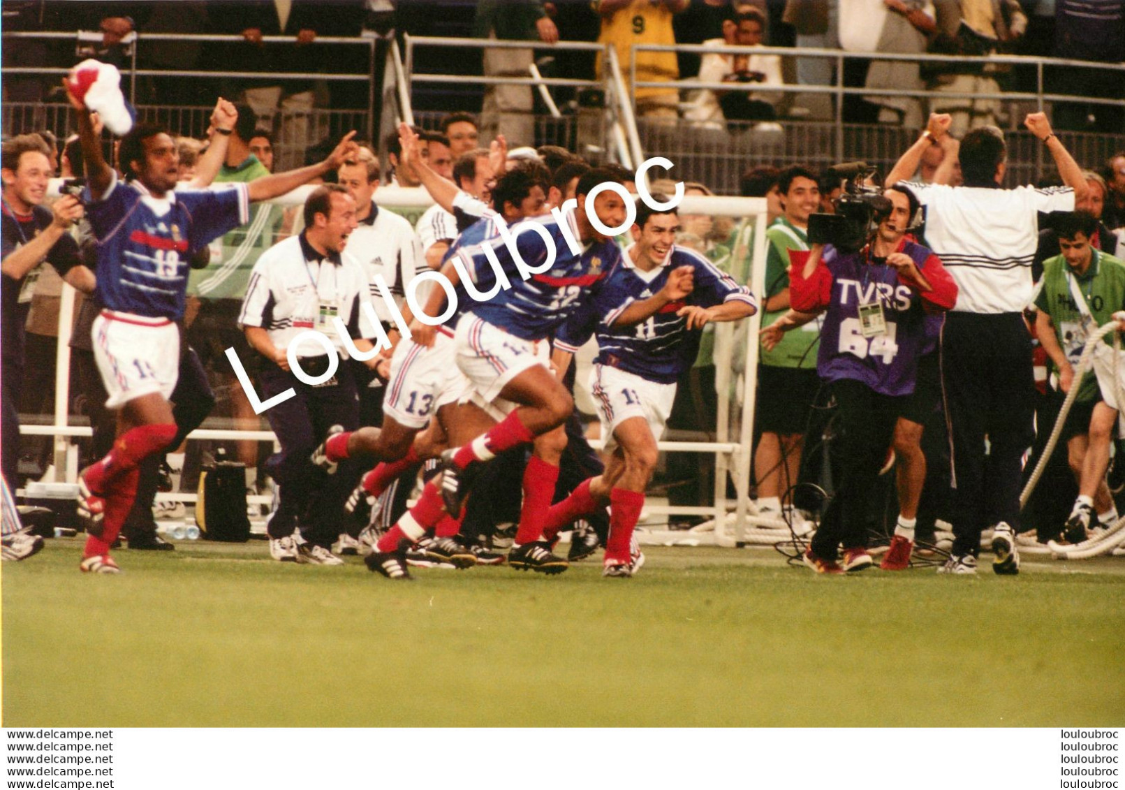 FINALE DE LA COUPE DU MONDE 1998 PHOTO DE PRESSE AGENCE  ANGELI 27 X 18 CM Ref1 - Deportes