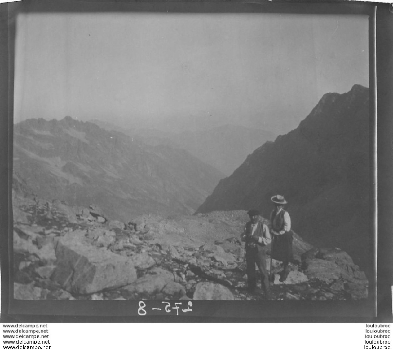 ALPES FRANCE OU SUISSE  HOMMES  ET MONTAGNE ARRIERE PLAN 1900 PHOTO ORIGINALE 13 X 10 CM   Me8 - Orte