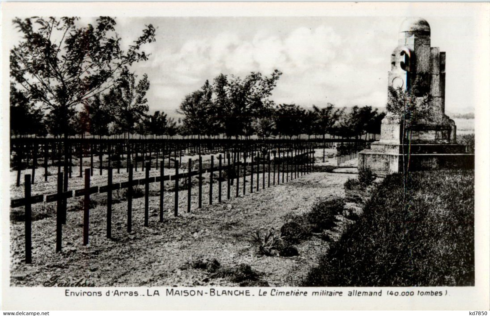 Arras - La Maison Blanche - Cimetiere Militaire Allemand - Oorlogsbegraafplaatsen