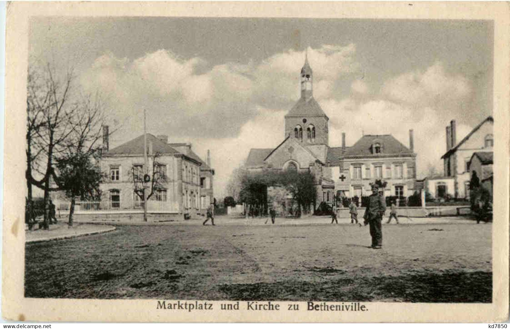 Marktplatz Und Kirche Zu Betheniville - Bétheniville