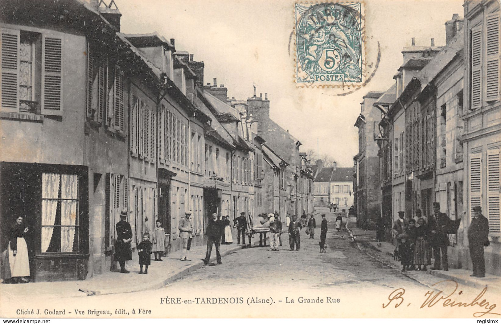 02-FERE EN TARDENOIS-PASSANTS LA GRANDE RUE-N°2040-C/0009 - Fere En Tardenois