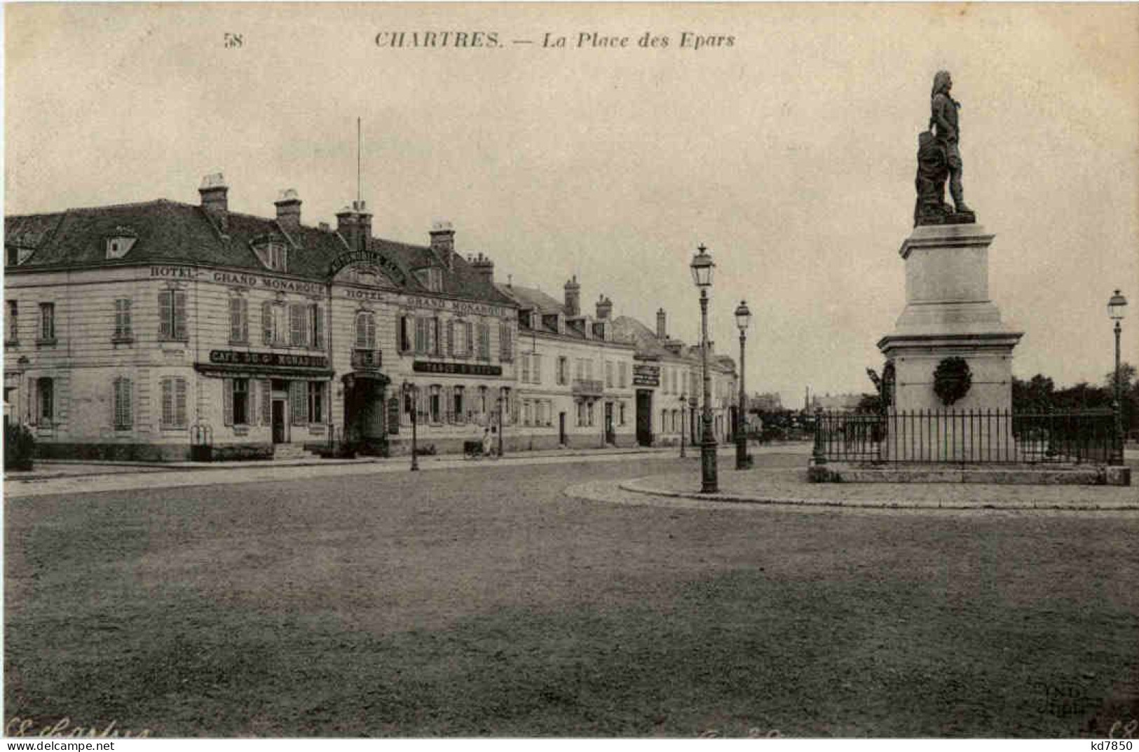 Chartres - Le Place Des Epars - Chartres