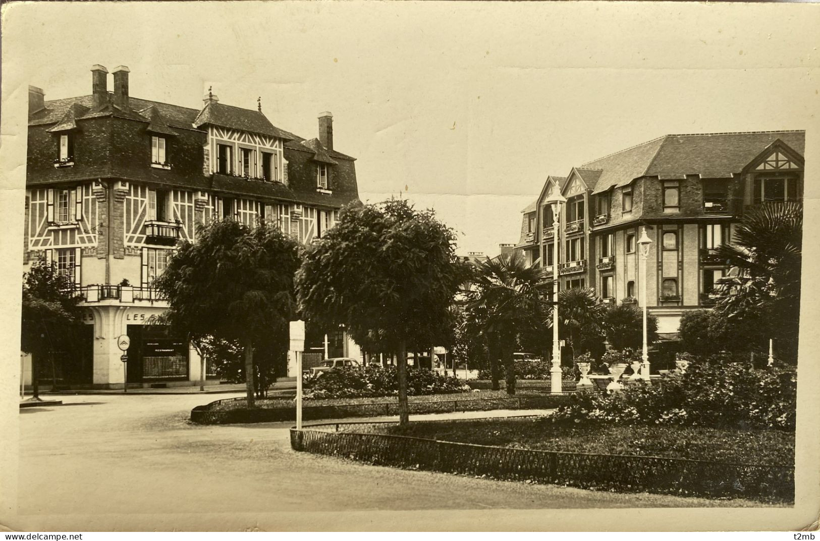 CPSM LA BAULE LES PINS (Loire Atlantique). La Place Des Palmiers (n°779) - La Baule-Escoublac