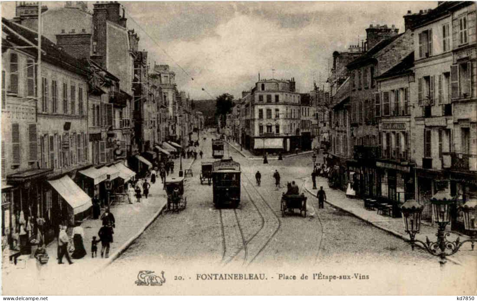 Fontainebleau - Place De L Etappe Aux Vins - Fontainebleau