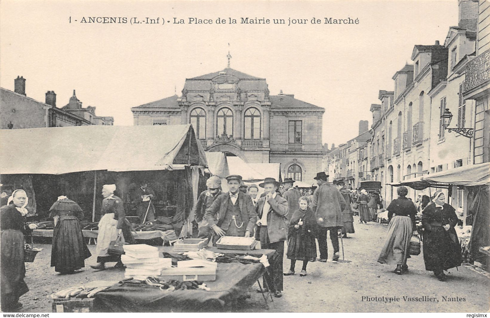 44-ANCENIS-JOUR DE MARCHE PLACE DE LA MAIRIE-N°2043-B/0323 - Ancenis