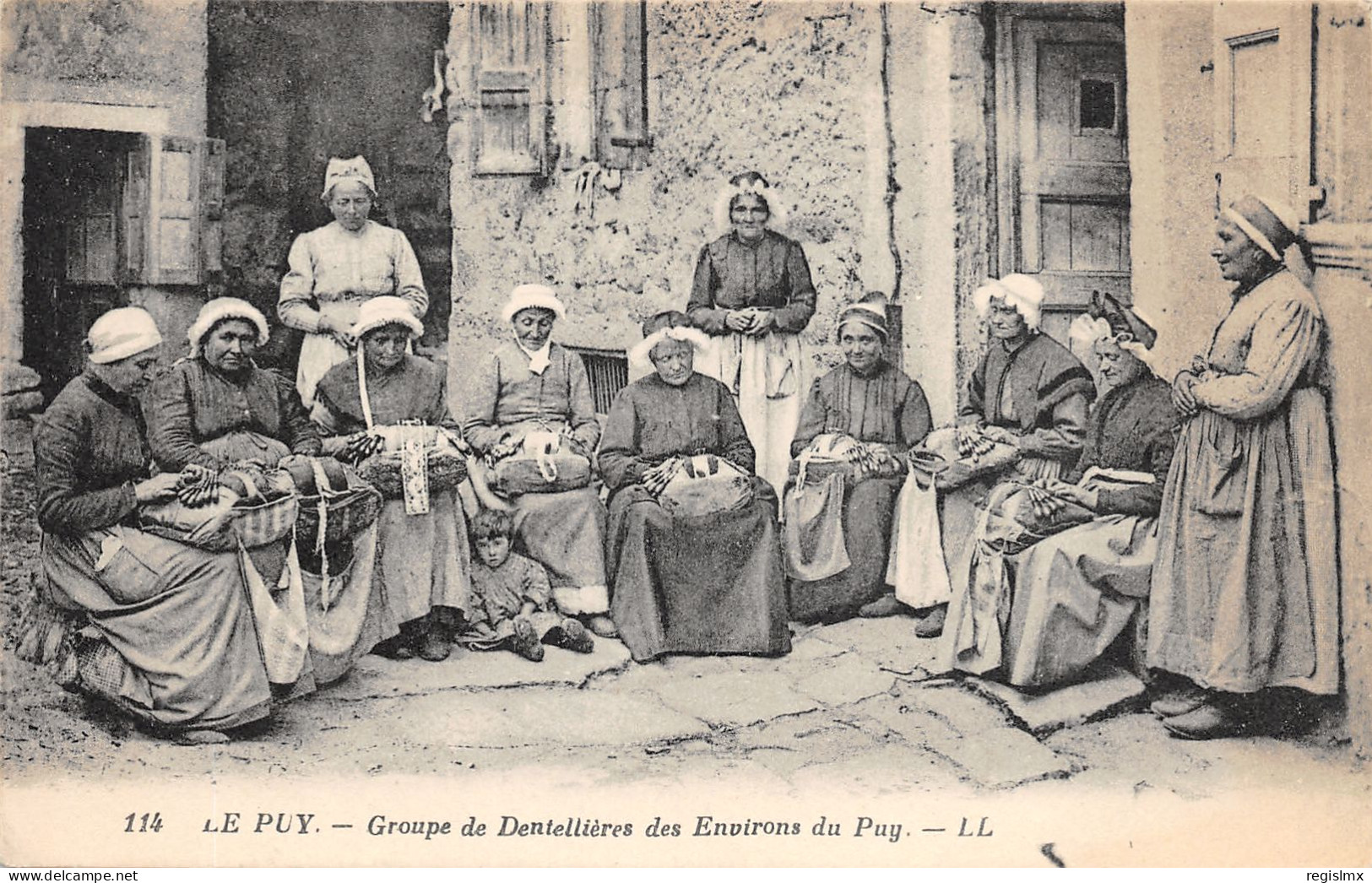 43-LE PUY EN VELAY-GROUPE DE DENTELLIERES-N°2043-B/0281 - Le Puy En Velay