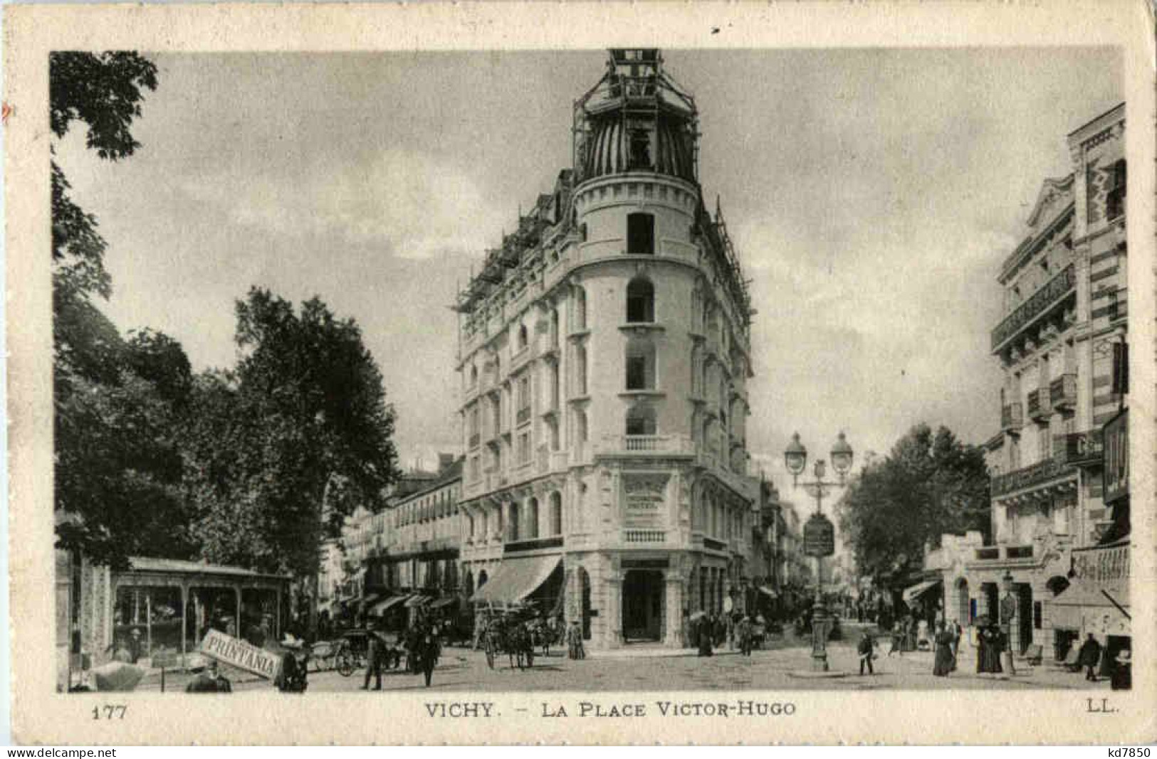 Vichy - La Place Victor Hugo - Vichy